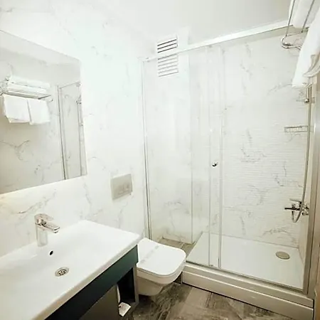 Helen Hotel 3*
